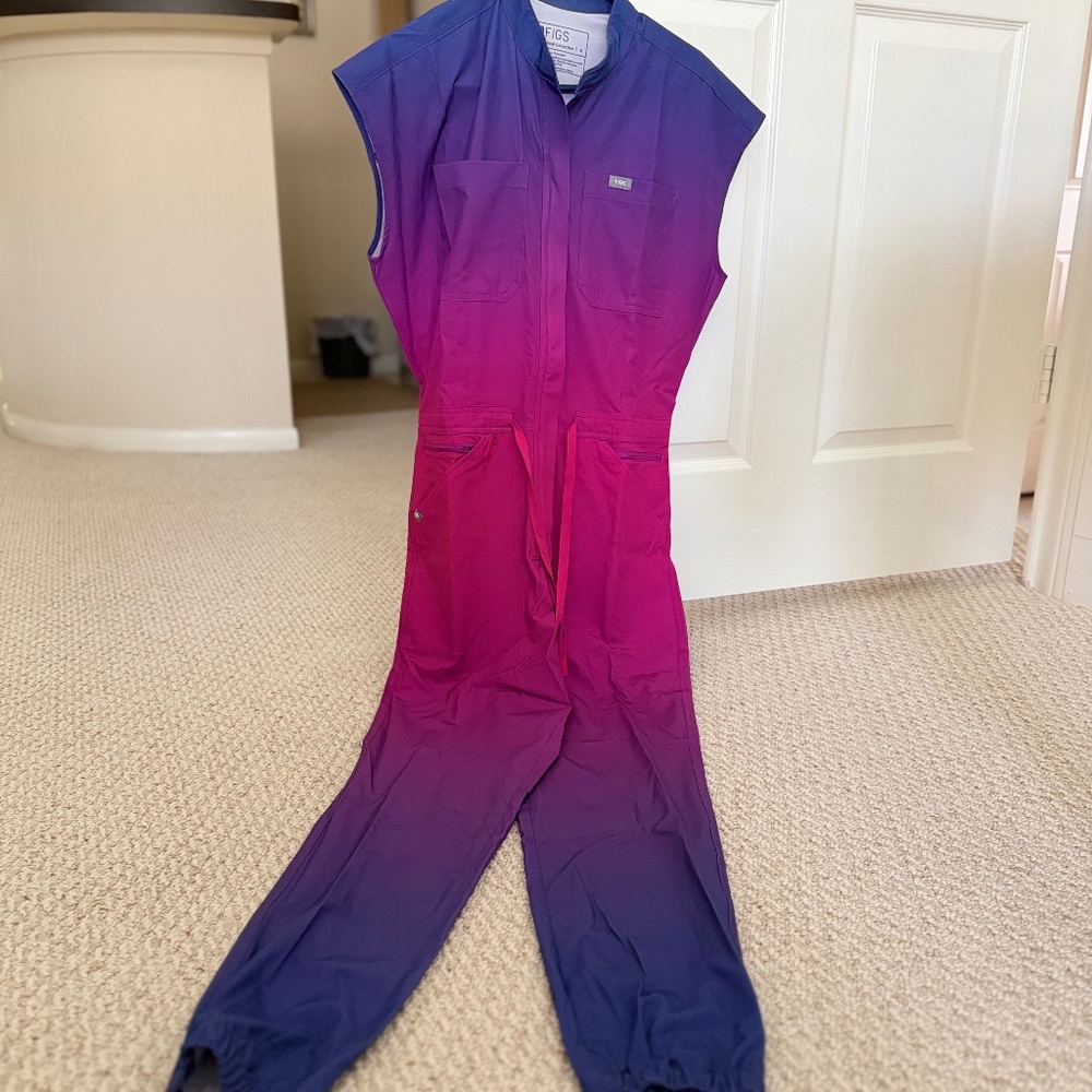 NEW FIGS Women's Small Ombre FreeX Rafaela Cargo Scrub Jumpsuit